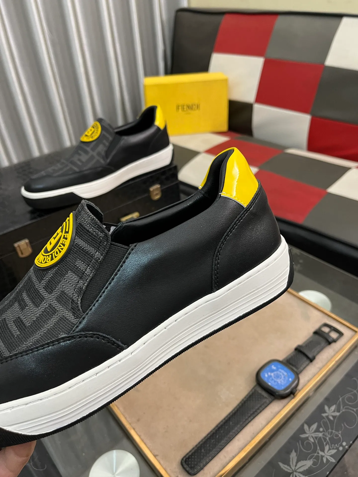 Men's Men's Shoes💰420⌚️⌚️[Fendi] Fendi's latest casual shoes for men! Available at counters simultaneously! Made entirely of imported top-grain calfskin, the interior is made of top-grain water-dyed cowhide, and the original factory-supplied rubber outsole. Leading new fashion concepts. Matching code: 38-442️⃣Colors available